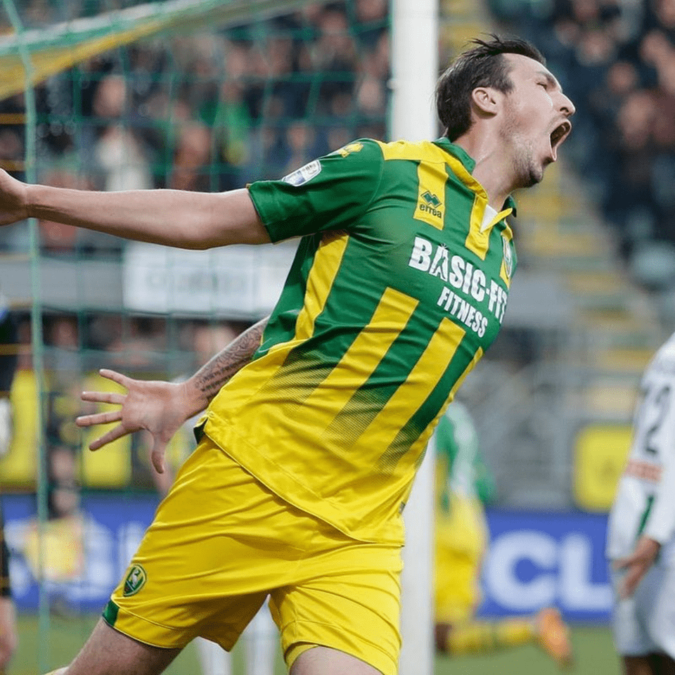 爱游戏娱乐平台 -冲刺阶段犹他爵士遗憾出局——荷甲节点到来，话题不断，身体对抗强度拉满 