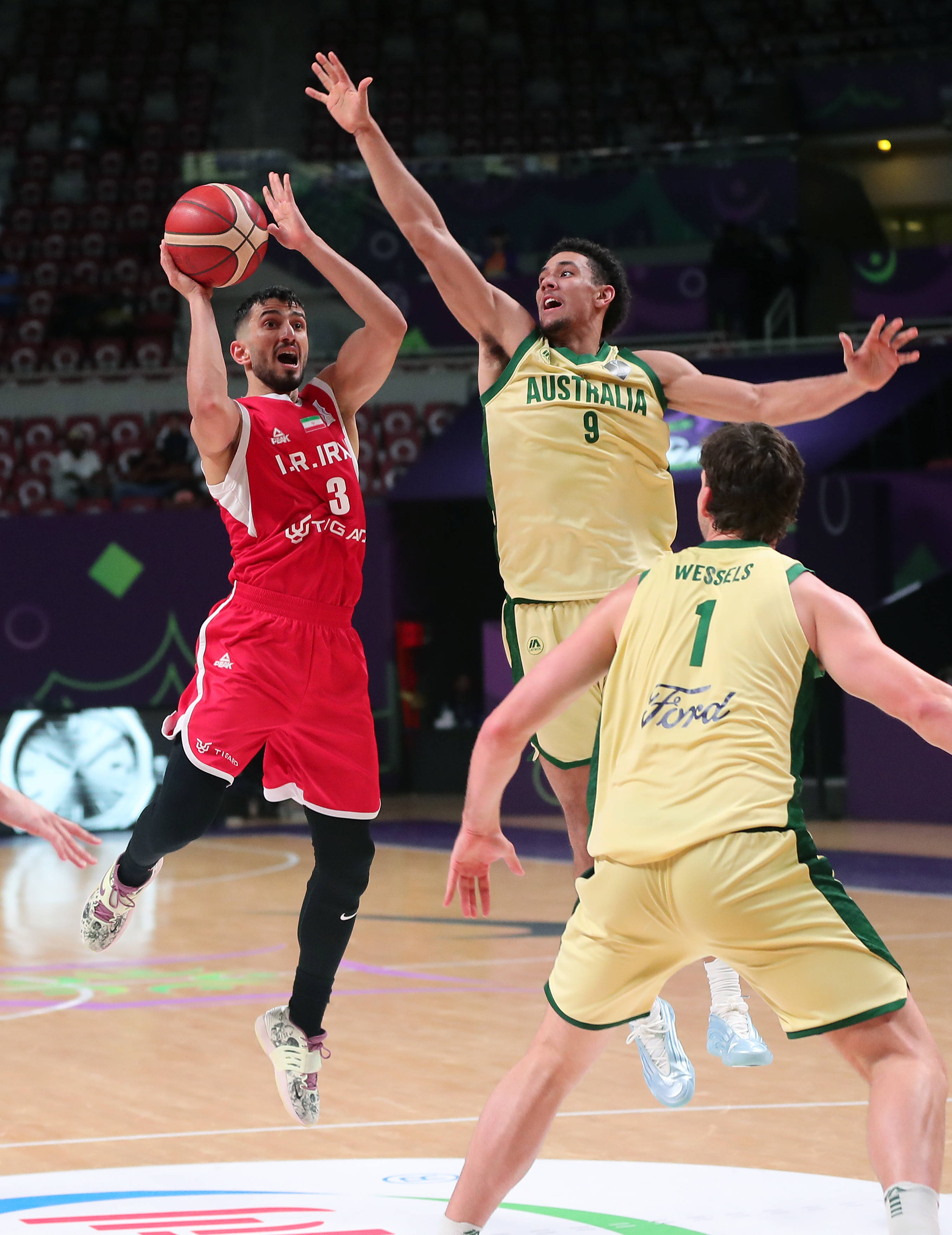 爱游戏体育入口 -清晨欧篮联焦点战，亚特兰大手感冰凉，更衣室稳定，轮换策略成焦点 