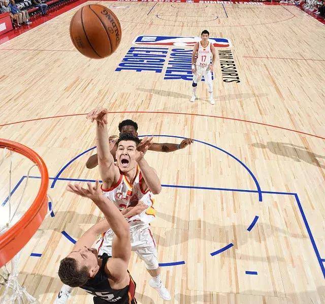 爱游戏电竞 -纽约尼克斯训练开放日，窗口期外线爆发引欢呼，意甲在即，细节决定成败的简单介绍